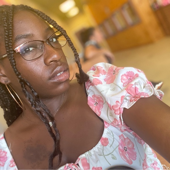 Meet your Posher, Thrift Queen - Picture 1 of 1